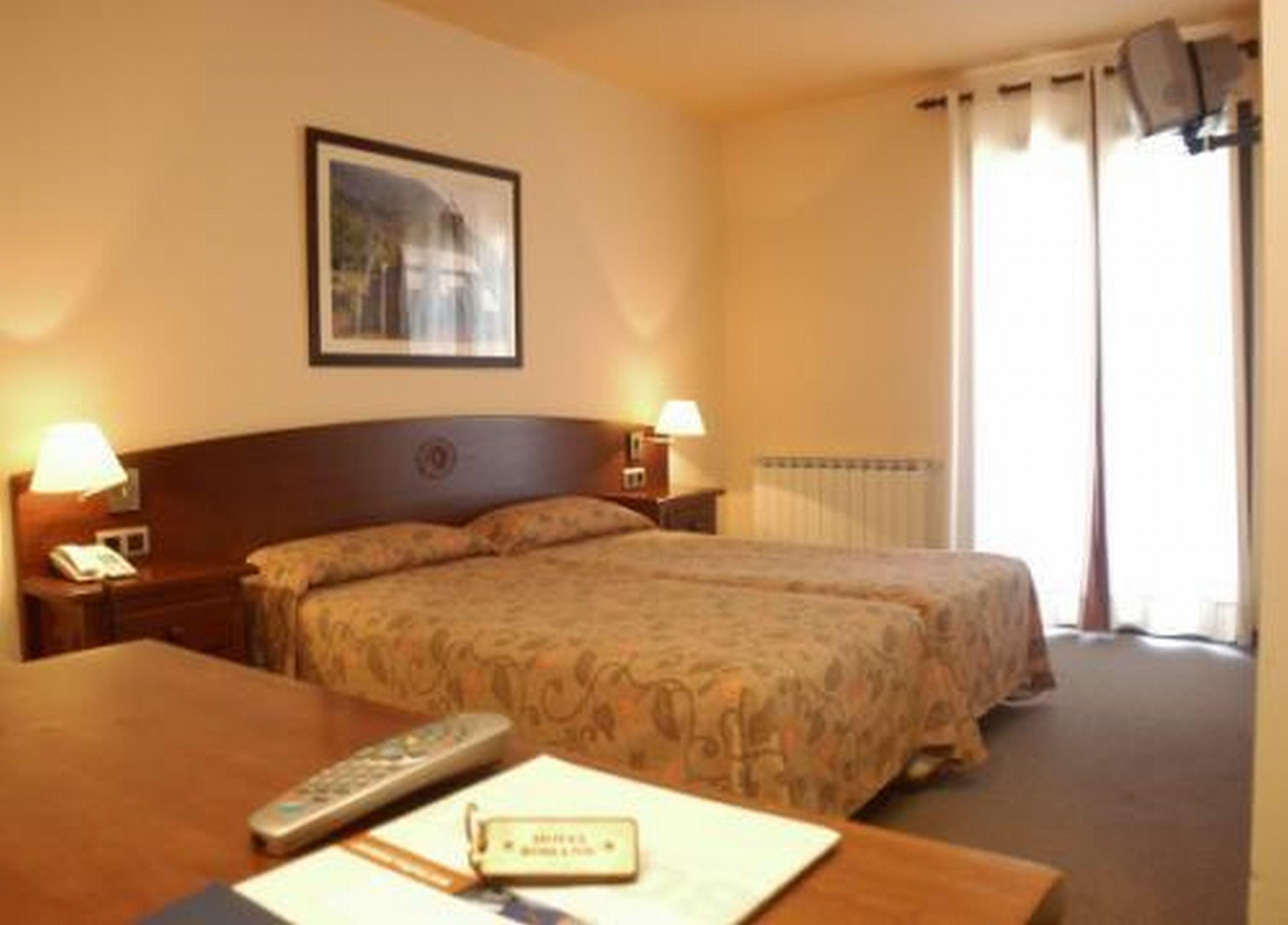 Hotel Romanic Taull Ngoại thất bức ảnh