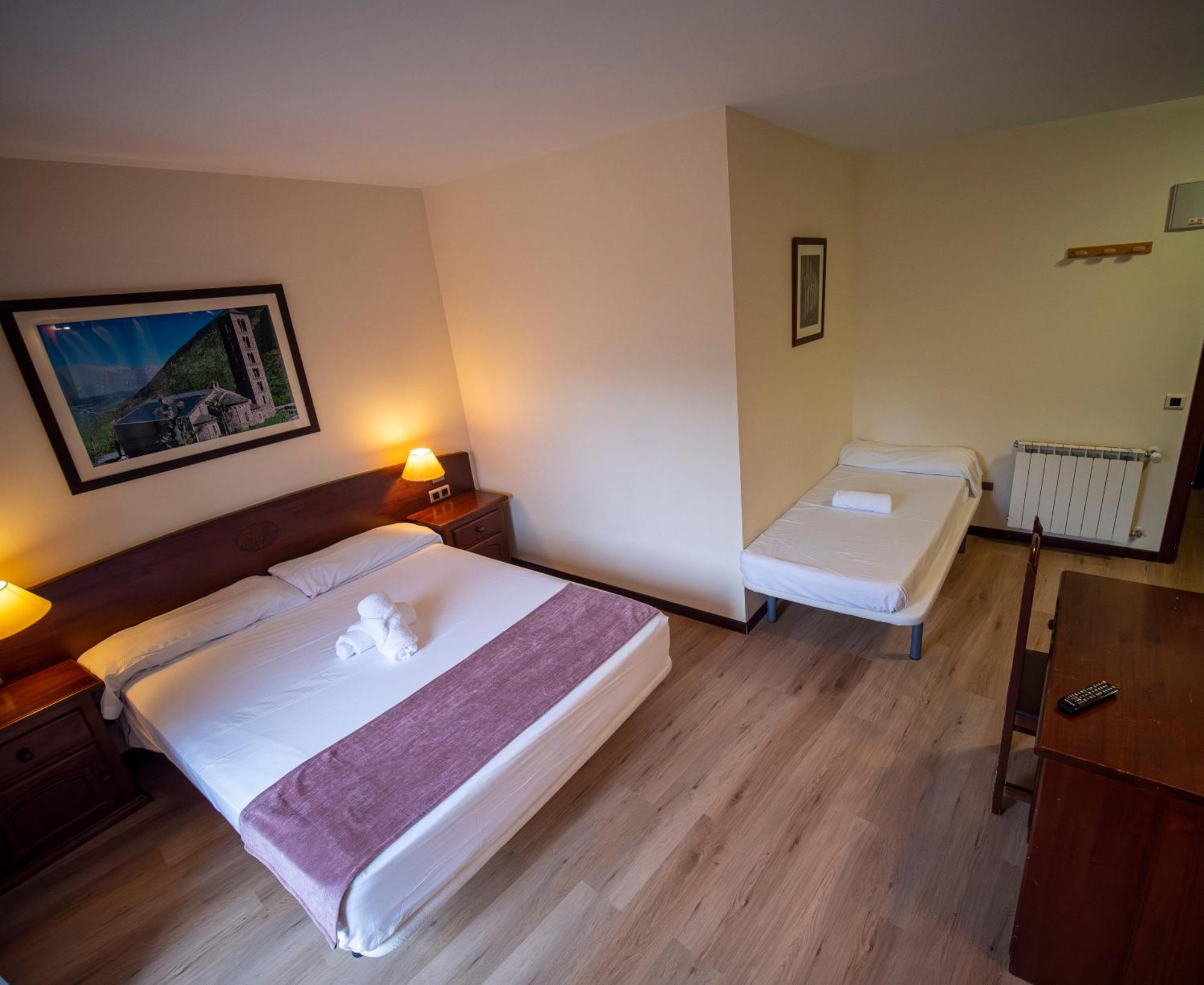 Hotel Romanic Taull Ngoại thất bức ảnh