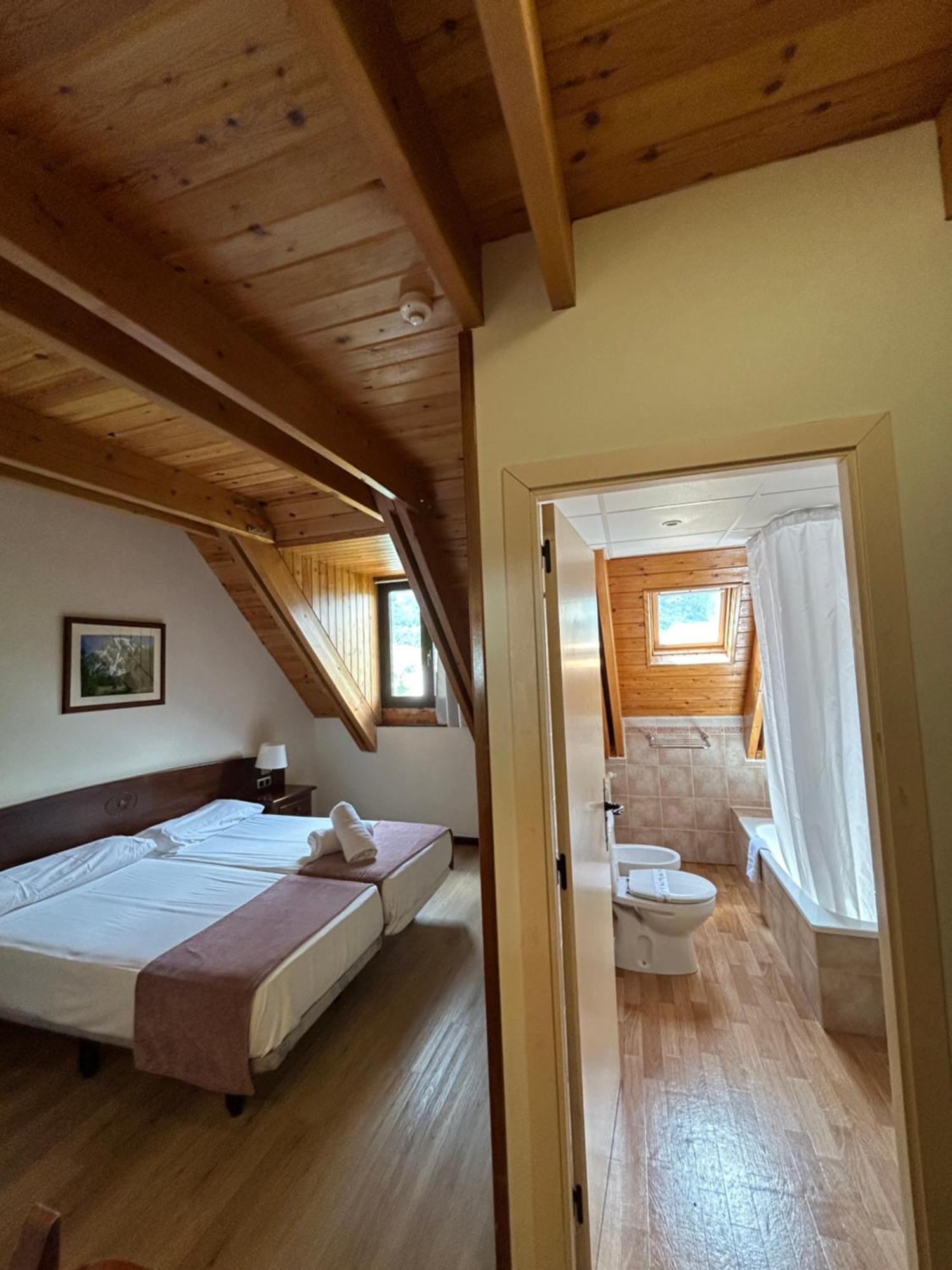 Hotel Romanic Taull Ngoại thất bức ảnh