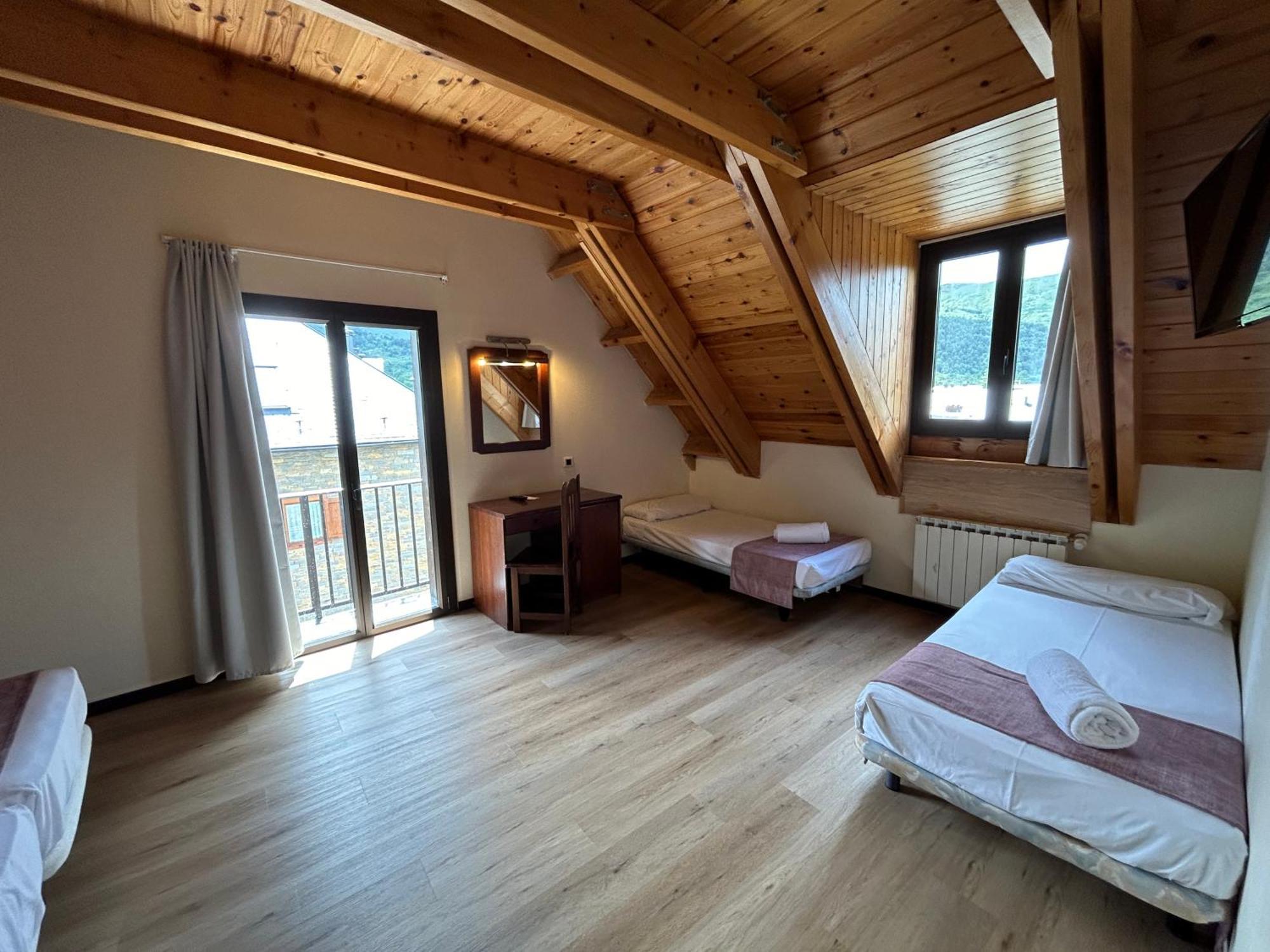 Hotel Romanic Taull Ngoại thất bức ảnh