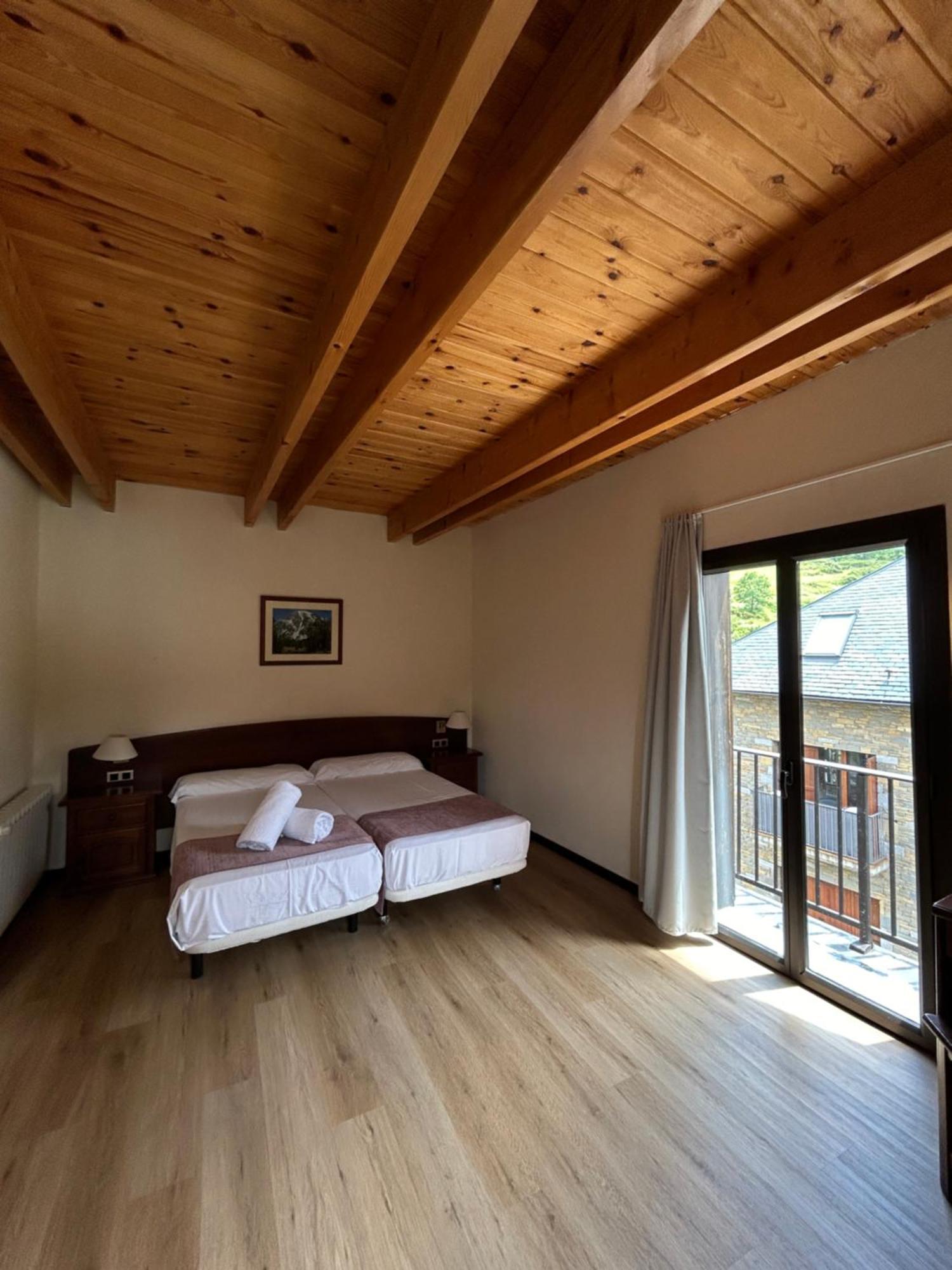 Hotel Romanic Taull Ngoại thất bức ảnh