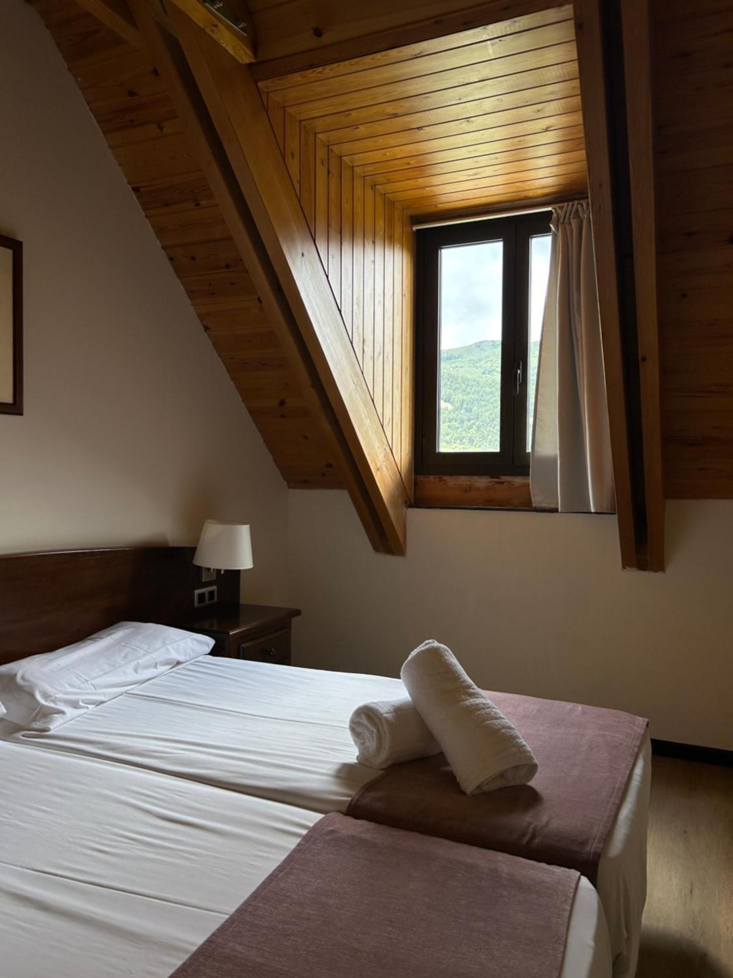 Hotel Romanic Taull Ngoại thất bức ảnh
