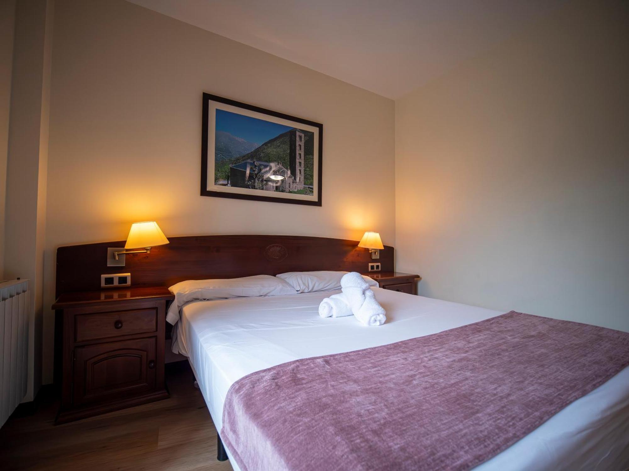 Hotel Romanic Taull Ngoại thất bức ảnh