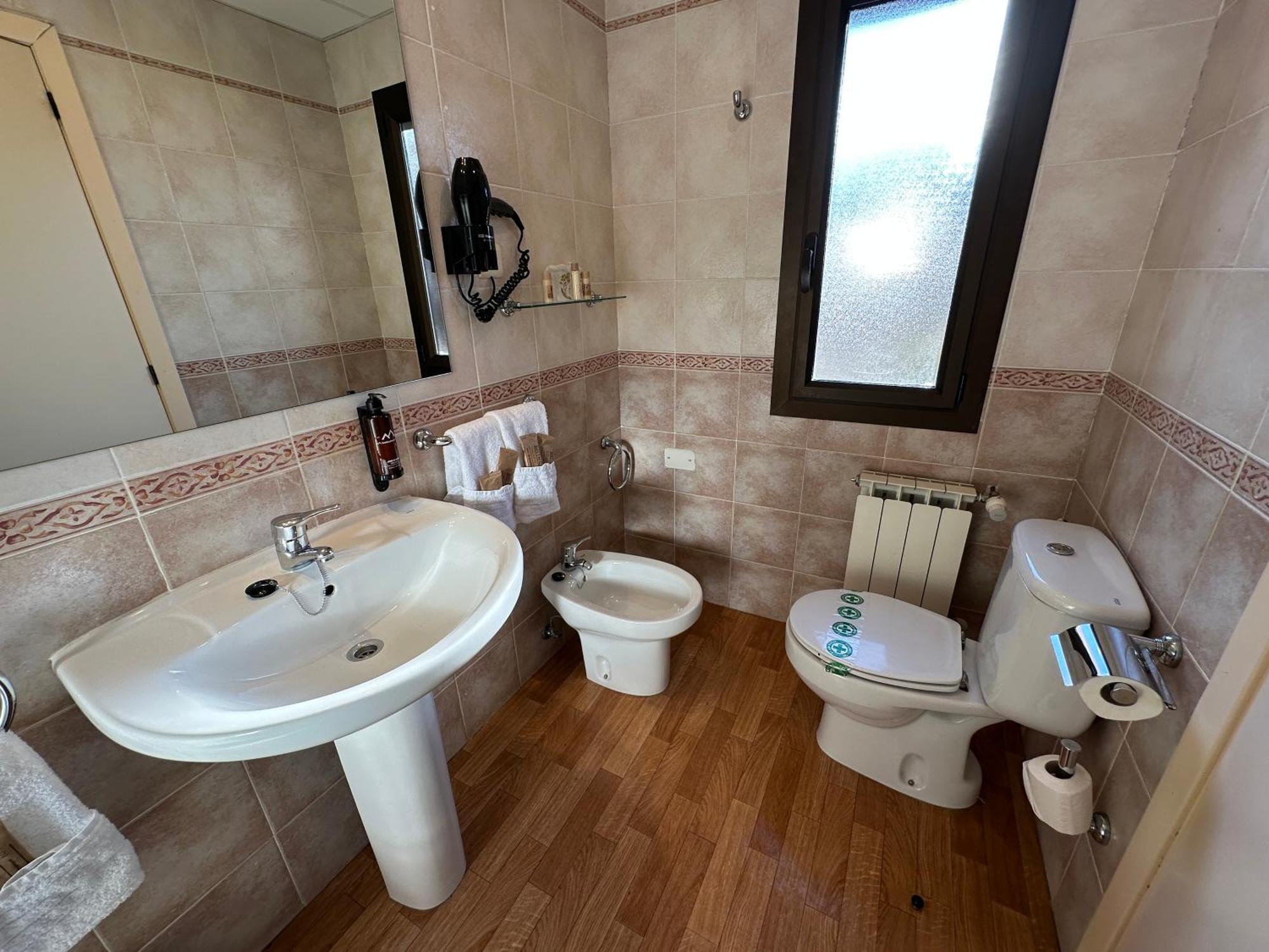 Hotel Romanic Taull Ngoại thất bức ảnh