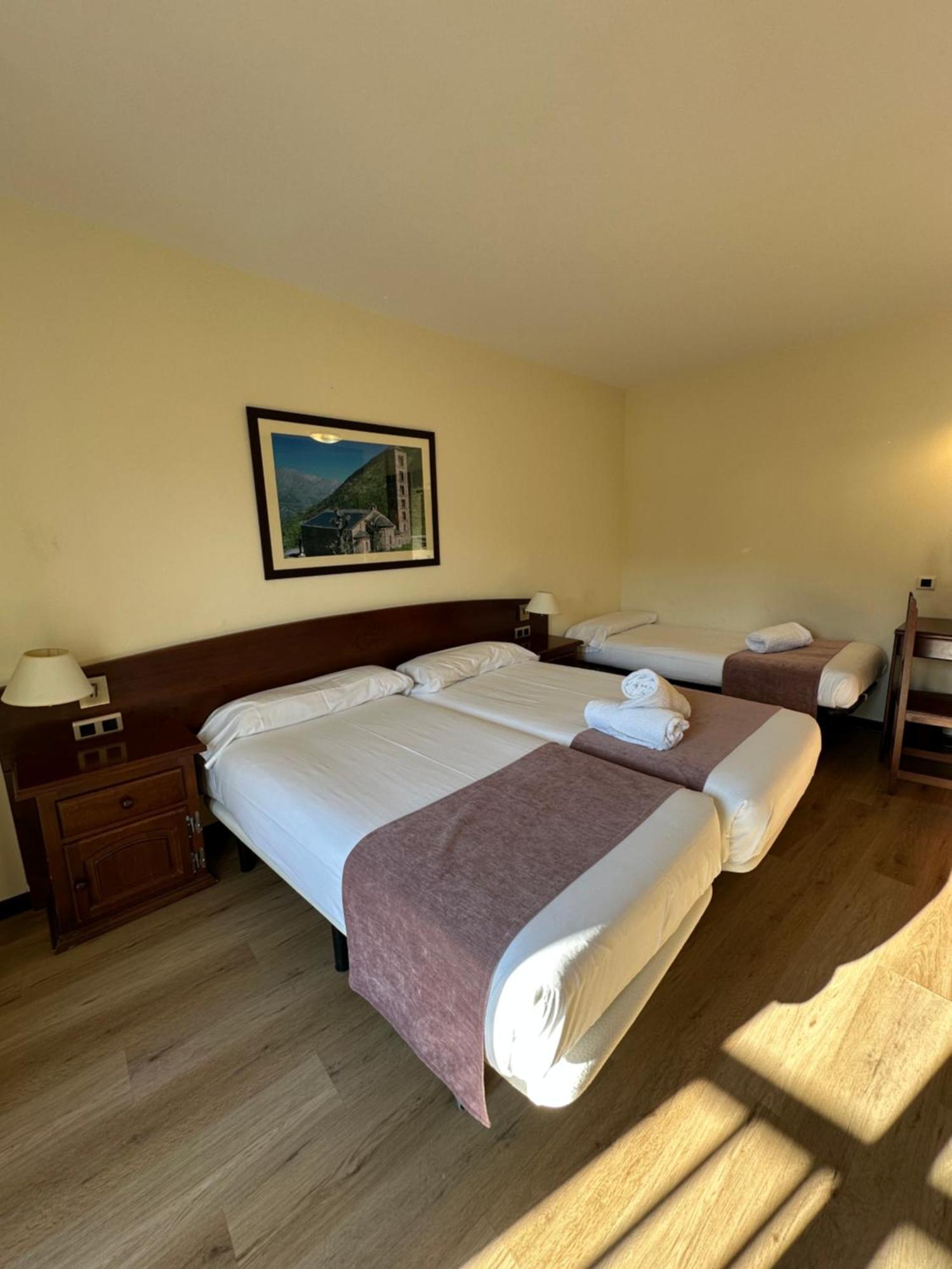 Hotel Romanic Taull Ngoại thất bức ảnh