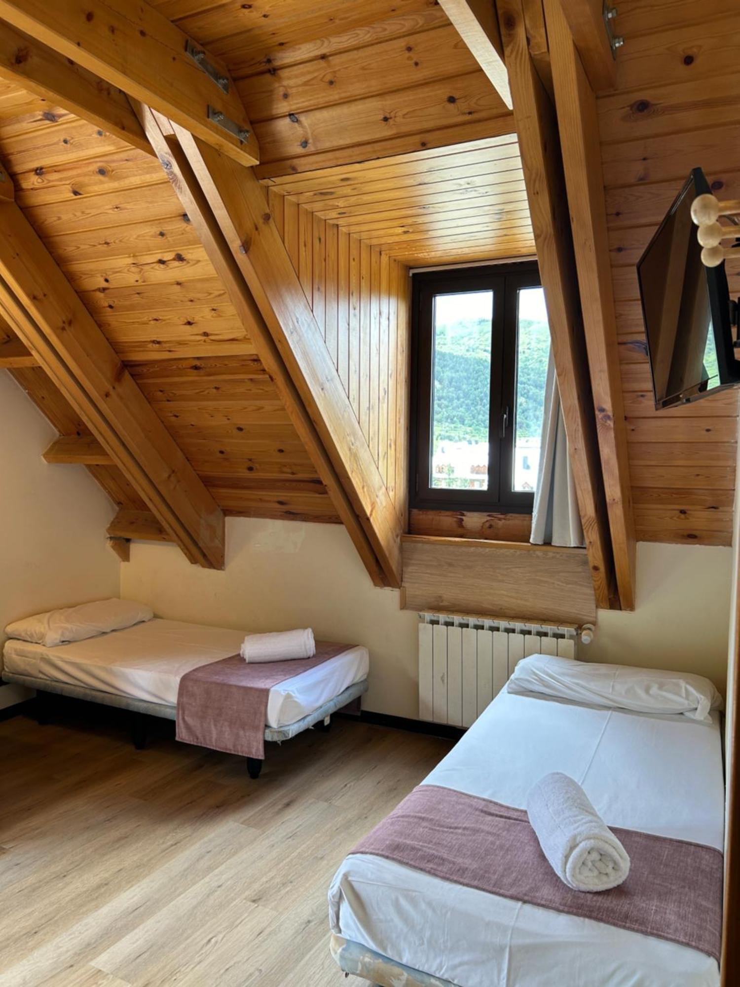Hotel Romanic Taull Ngoại thất bức ảnh